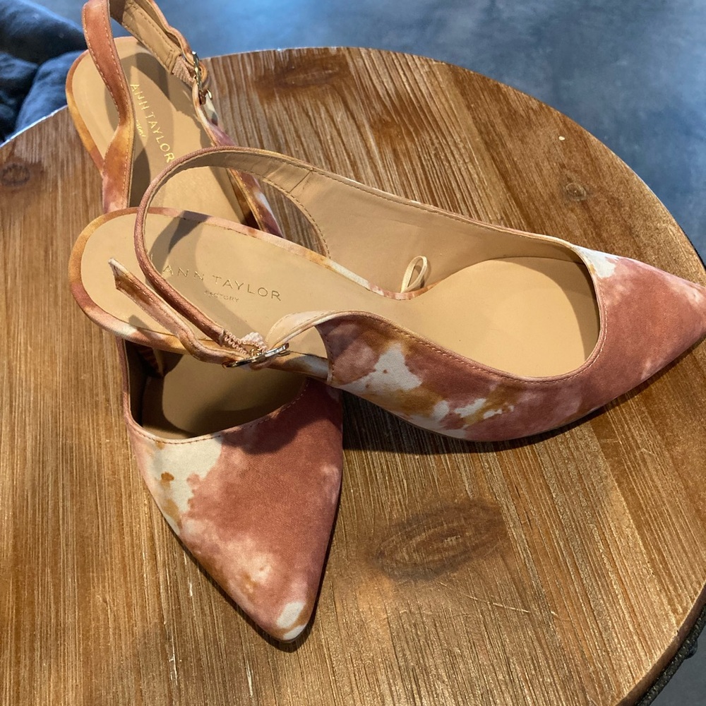 Ann Taylor Women's Mauve & Cream Slingback Shoes. Size 7.5 & 3inch kitten heels.